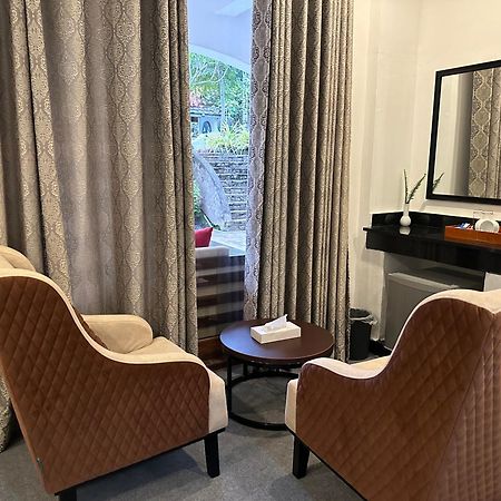 קנדי Elegant Hotel מראה חיצוני תמונה