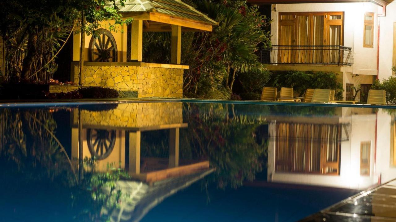 קנדי Elegant Hotel מראה חיצוני תמונה