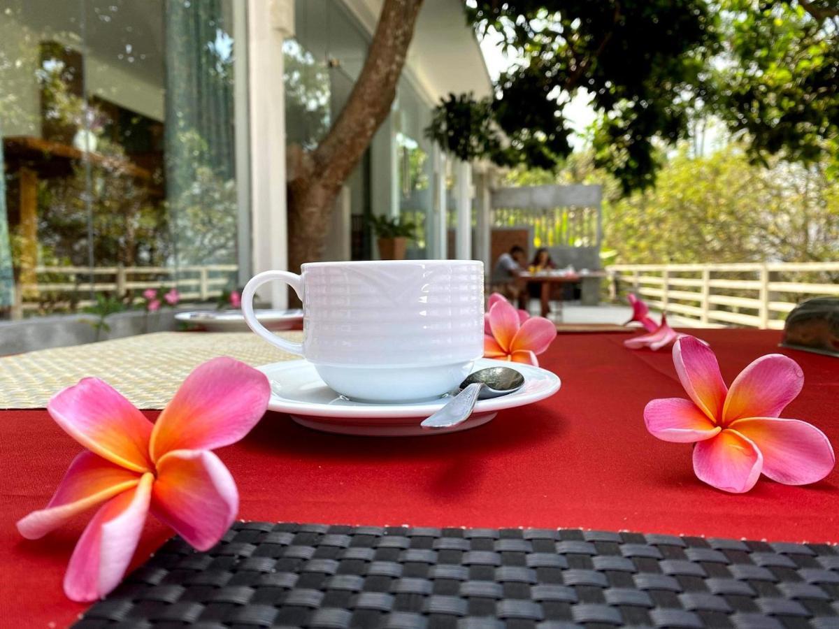 קנדי Elegant Hotel מראה חיצוני תמונה